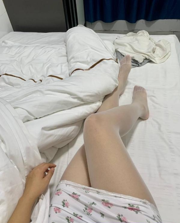 大胸服务控性感小姐姐