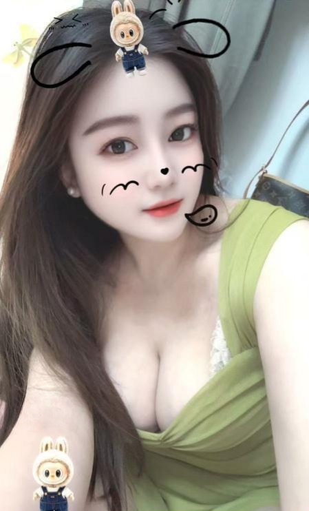 口爆大奶 2 口爆大奶