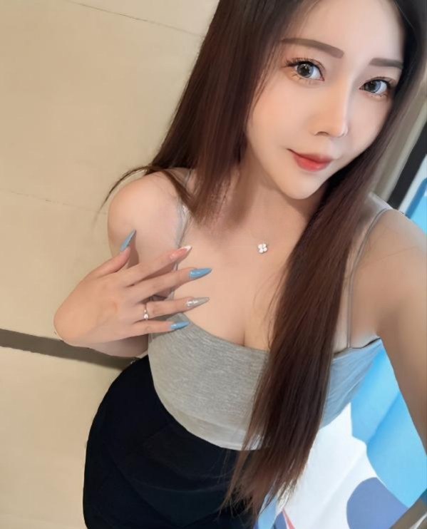 乌市蜜桃臀尤物阿璃 4 乌市蜜桃臀尤物阿璃