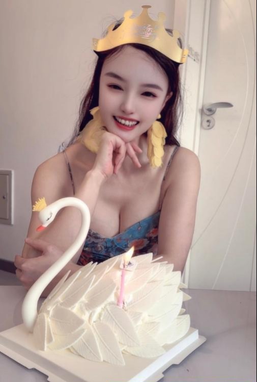 特色水墨大胸骚逼甜甜