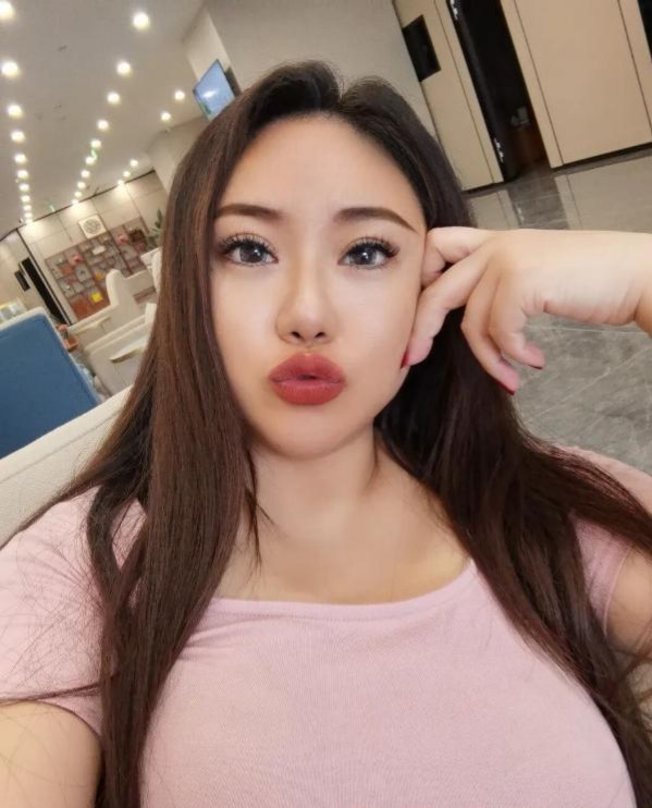 菊乐路大奶莹莹 1 菊乐路大奶莹莹