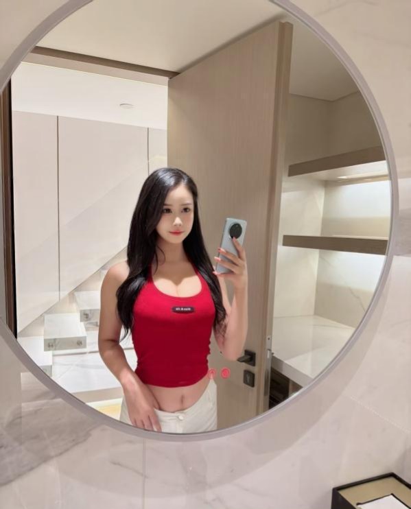 跳艳舞的美女姐姐