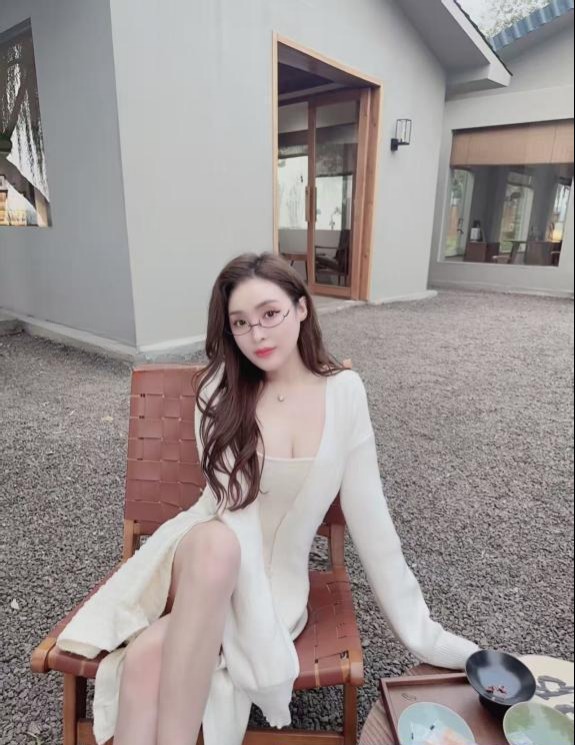 图片[3]-高挑风骚巨乳小米粒-51约啪