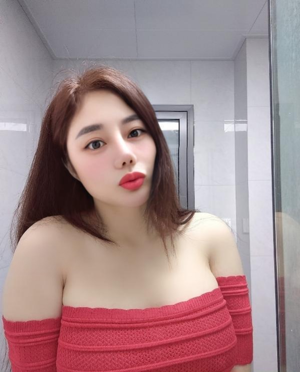 肥胸翘臀三通姐姐