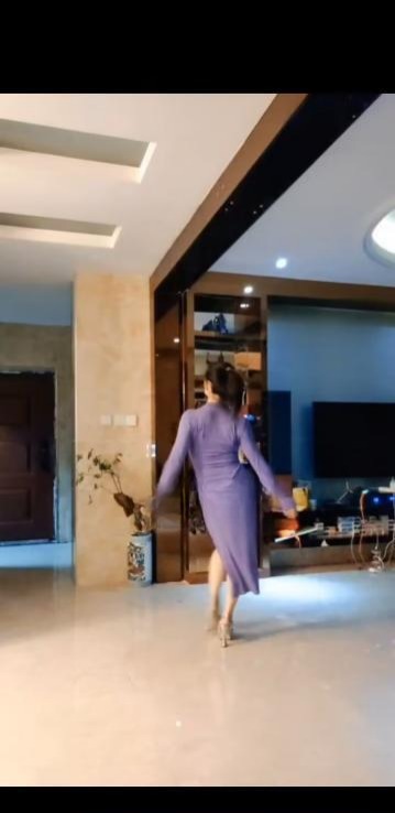 双妃姐妹屁股大会跳舞