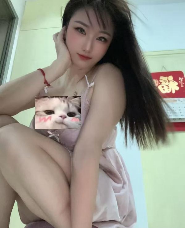 制服大胸小姐姐