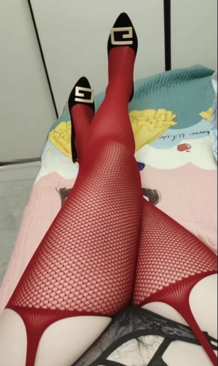 丰满圆臀骚姐姐