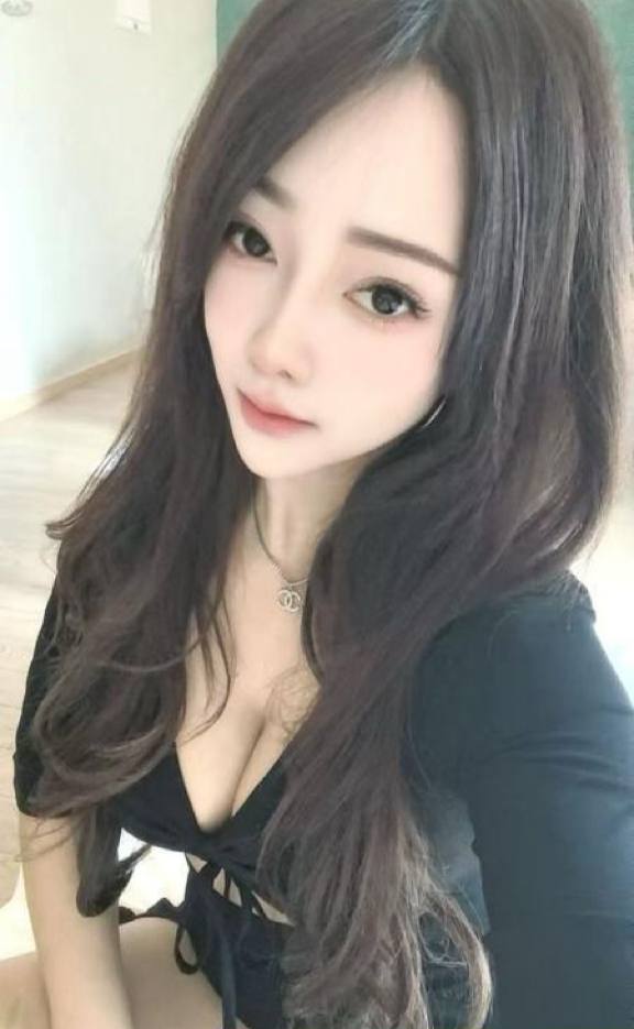 东门健身大胸姐姐