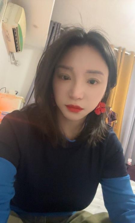 戴眼镜的大奶骚妇