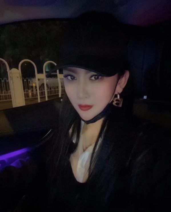 后入翘臀小姐姐