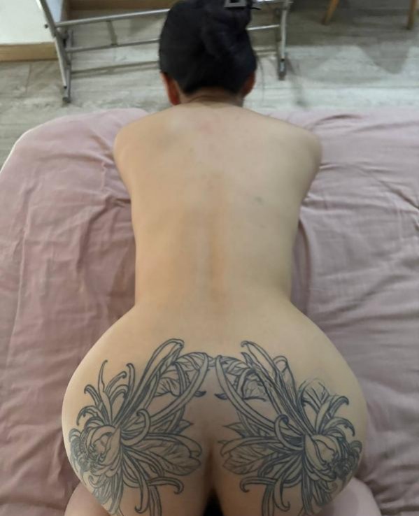 纹身巨臀反差婊 3 纹身巨臀反差婊