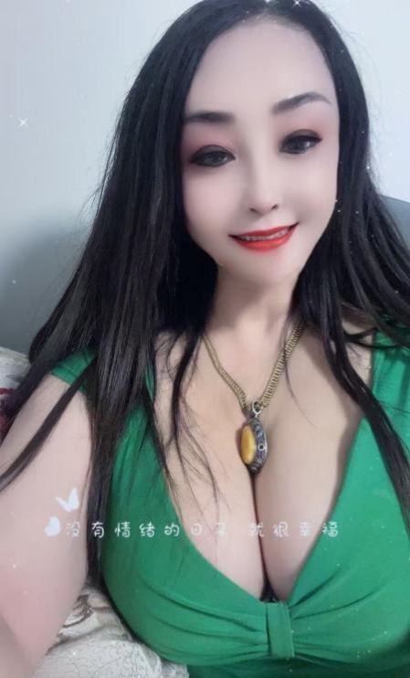 享受巨乳服务系美女 1 享受巨乳服务系美女