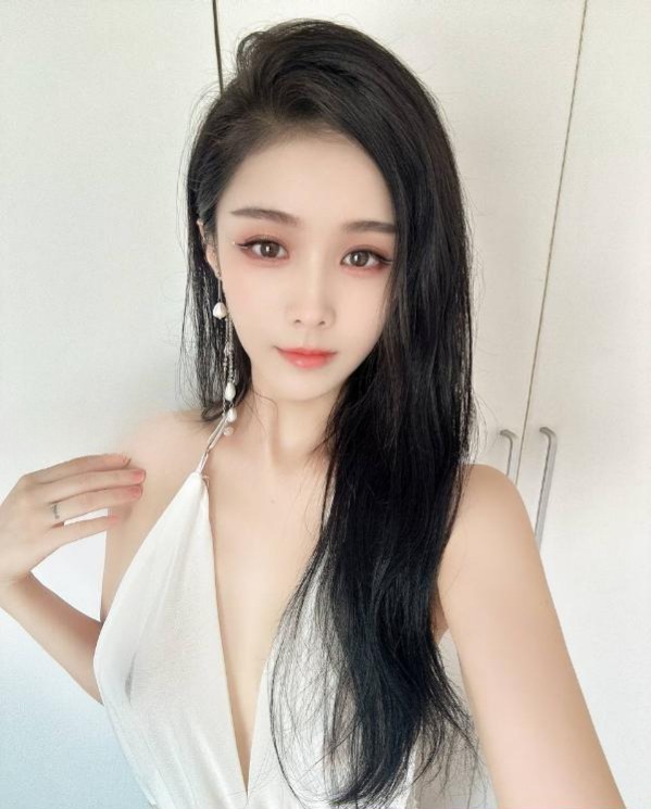 气质迷人小妖精萱萱