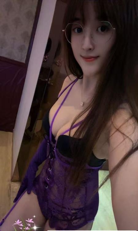 热辣白虎大长腿美眉