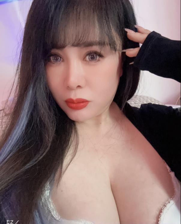 铁西颜值大奶风骚少妇 1 铁西颜值大奶风骚少妇