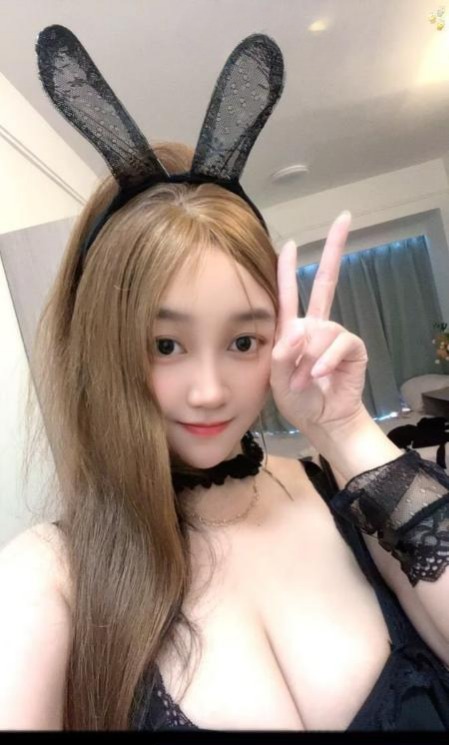 女友般大胸允儿