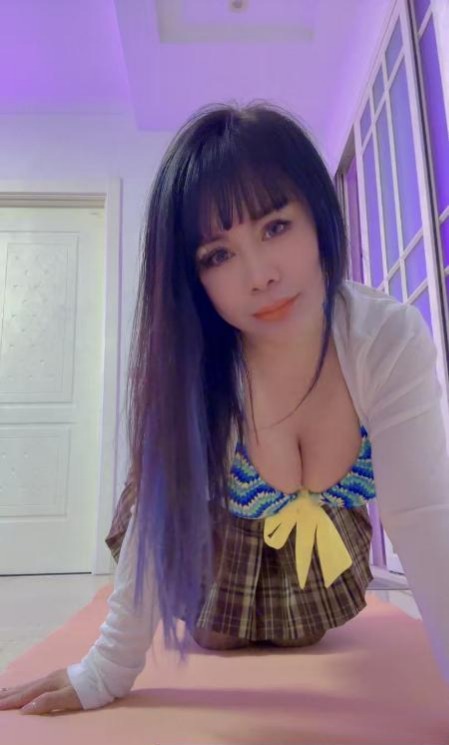 铁西颜值大奶风骚少妇 2 铁西颜值大奶风骚少妇