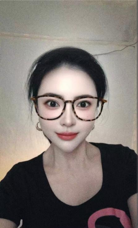 双飞眼镜儿妹妹和闺蜜