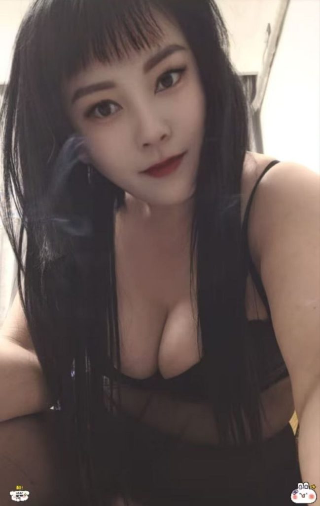 西湖三墩双飞熟女 2 西湖三墩双飞熟女