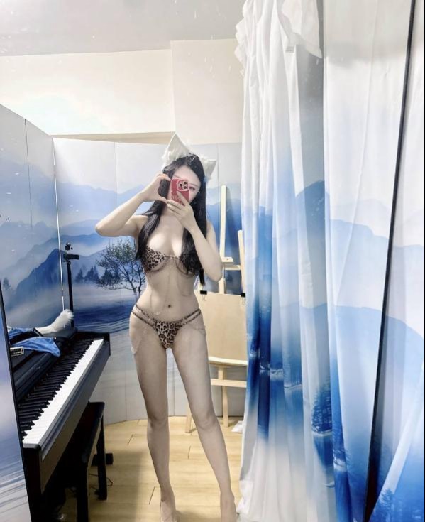 图片[2]-性感制服风骚服务老师-51约啪