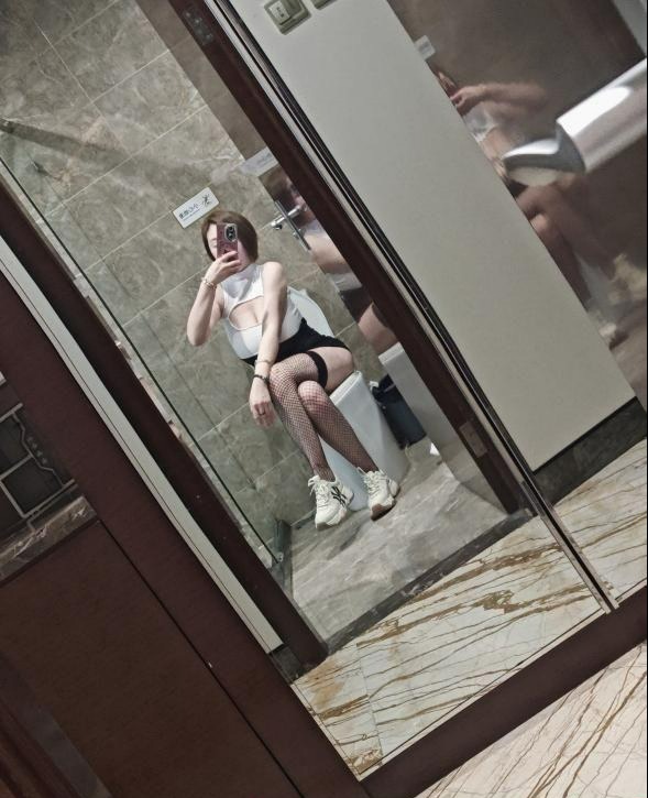性感肤白小妖精-51约啪
